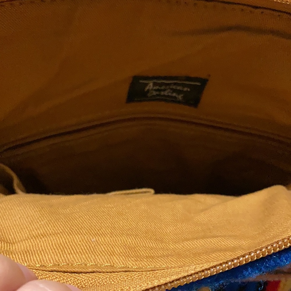 Crossbody - Picture 7 of 7